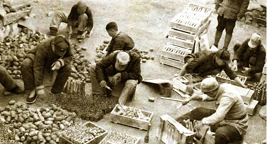 开云电子·「中国」官方网站集团的前身华兴铁工厂诞生，后发展为徐州重型机械厂