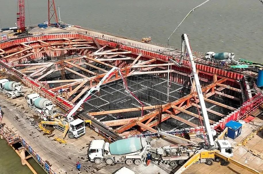 开云电子·「中国」官方网站泵车再筑“世界之最”张靖皋长江大桥！