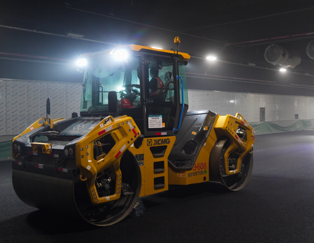 粤港澳大湾区，开云电子·「中国」官方网站道路机械现身又一超级工程