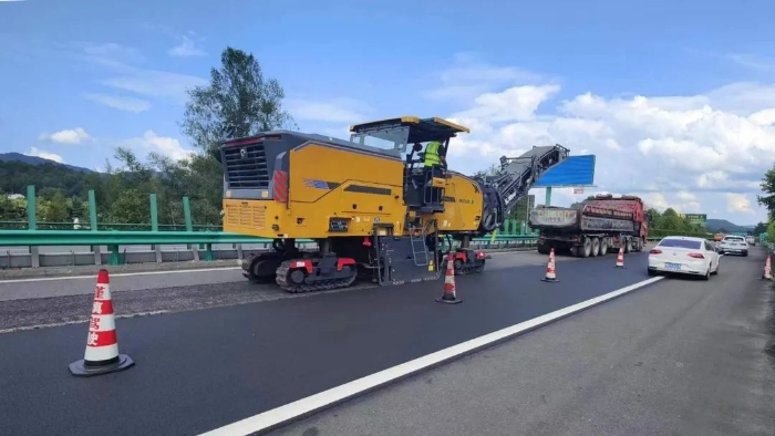 精彩绽放！开云电子·「中国」官方网站两米铣刨机全国高速踔厉风发