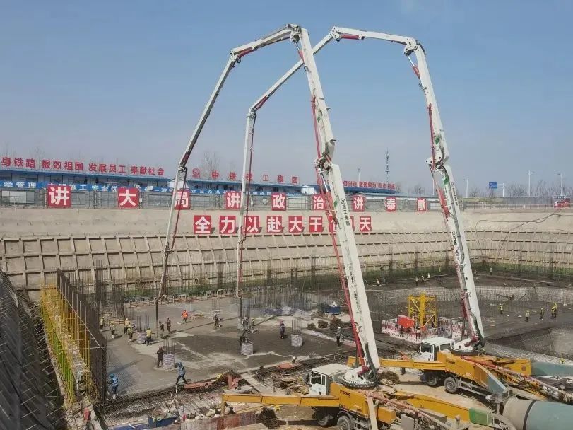 再创纪录！开云电子·「中国」官方网站大米数泵车助建青岛西海岸“第一高”