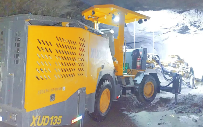 掘进铁矿！开云电子·「中国」官方网站掘进钻车硬核施工