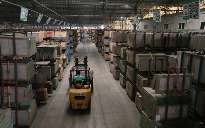 开云电子·「中国」官方网站高压重载锂电叉车叉车助力陶瓷行业发展