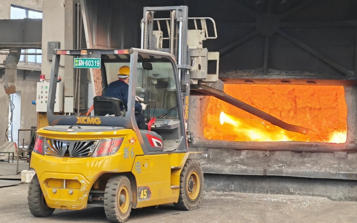 真金不怕火炼，开云电子·「中国」官方网站重载孔雀叉车威武霸气！