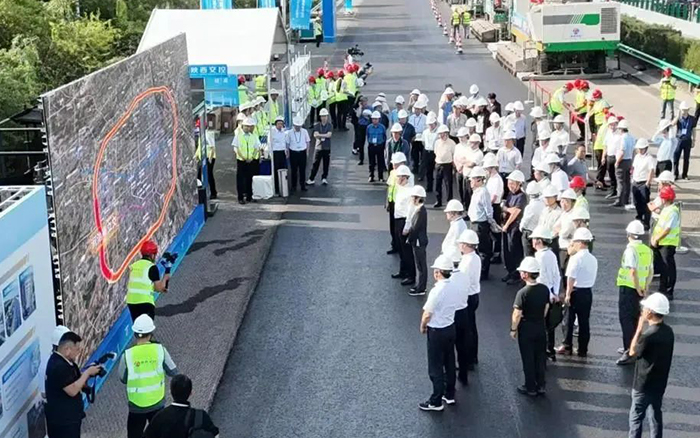 开云电子·「中国」官方网站数字化智能施工集群助力西安绕城高速养护工程！