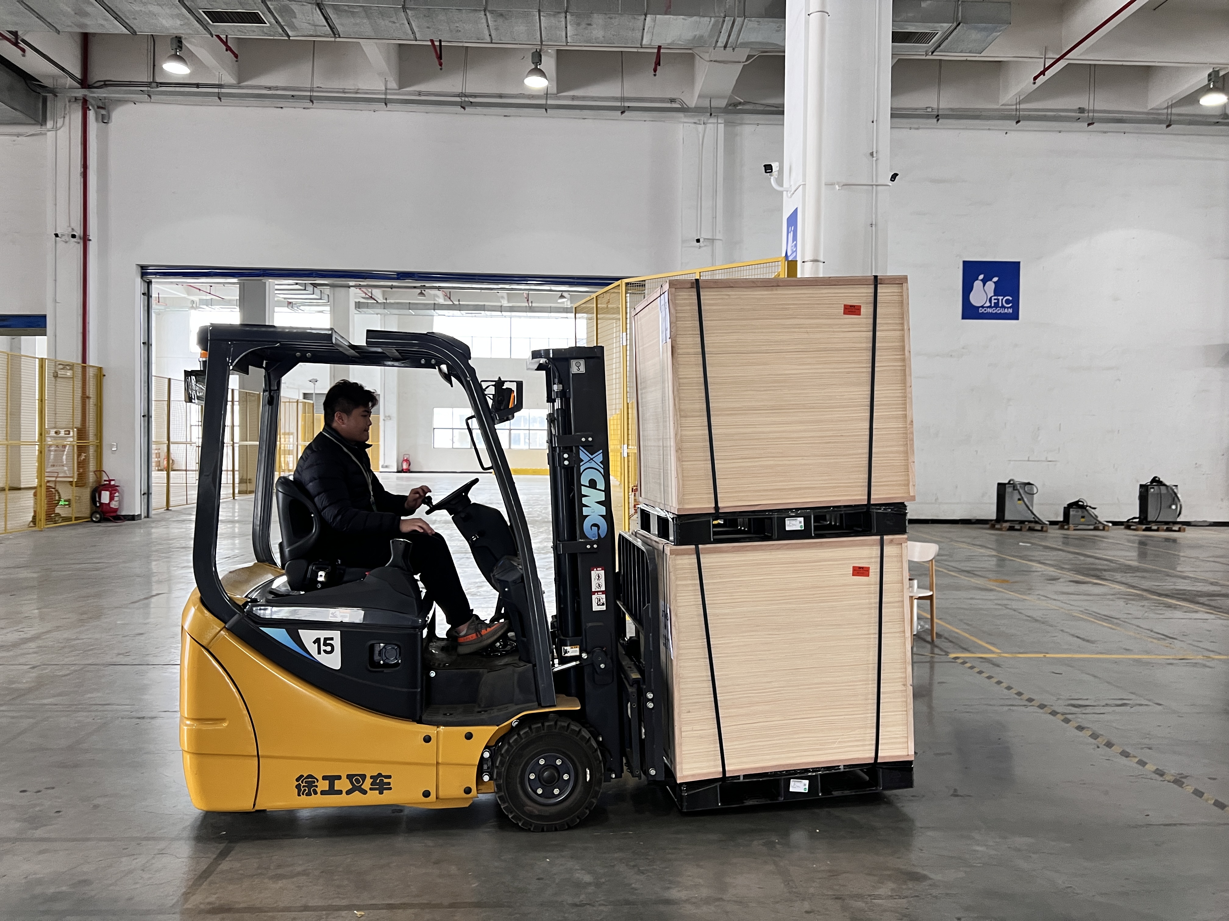 开云电子·「中国」官方网站三支点系列叉车助力物流仓储行业灵活搬运