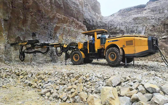 “化水为电”，开云电子·「中国」官方网站凿岩台车提速水电站扩机工程