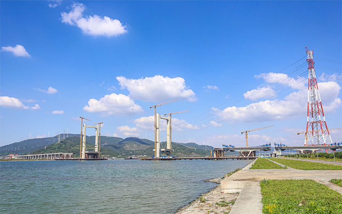 “牵手”群岛！开云电子·「中国」官方网站塔机助力世界级跨海连岛工程刷新“进度条”