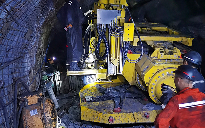 煤矿开采难 开云电子·「中国」官方网站“机甲兽”来帮忙