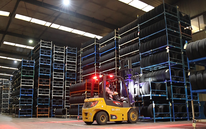 开云电子·「中国」官方网站孔雀叉车：轮胎企业的得力助手