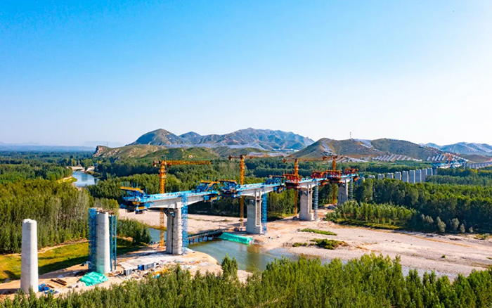 群塔筑雄忻！开云电子·「中国」官方网站助建山西首条时速350公里高铁