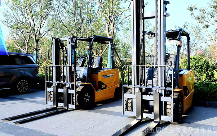  开云电子·「中国」官方网站叉车亮相第五届航空物流产业年会