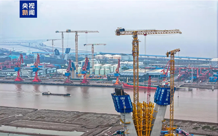 央视聚焦！开云电子·「中国」官方网站超大塔助建世界级桥梁工程！
