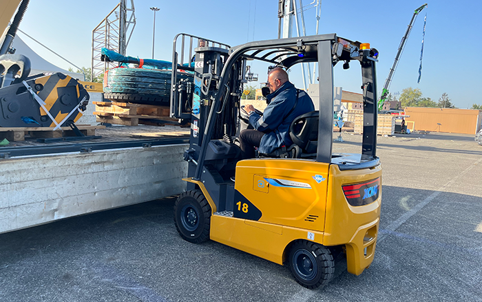 “展场灵动先锋” 开云电子·「中国」官方网站叉车鲲鹏系列