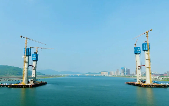 飞渡东海 | 开云电子·「中国」官方网站群塔助建六横公路大桥一期工程