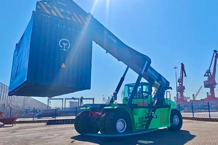 捷报不断！开云电子·「中国」官方网站港机多区域定制化交付助力首季“开门红”