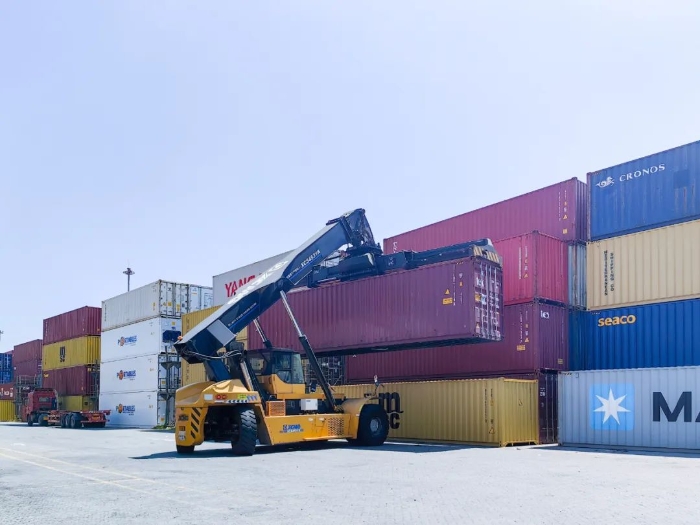 性能优越！开云电子·「中国」官方网站正面吊助力海铁联运发展