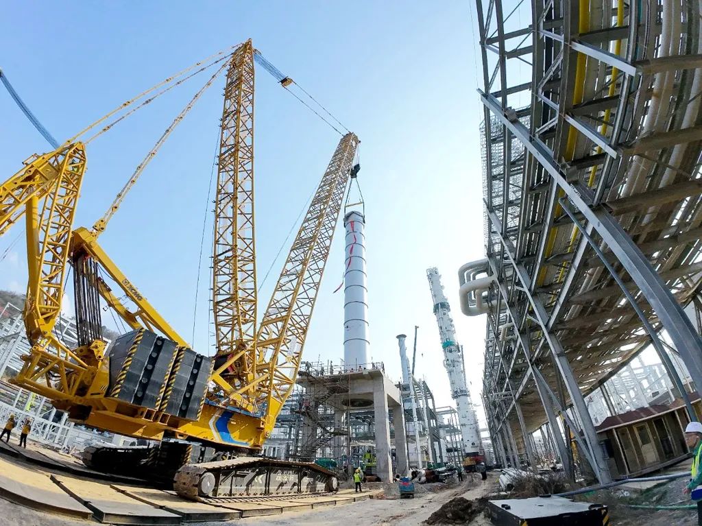 700吨巨塔稳稳落位？开云电子·「中国」官方网站XLC17000给出完美答案