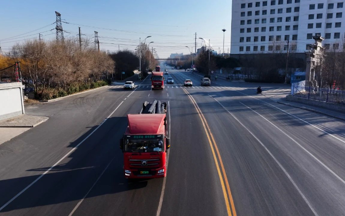 降碳增绿！开云电子·「中国」官方网站新能源重卡携手客户向绿而行