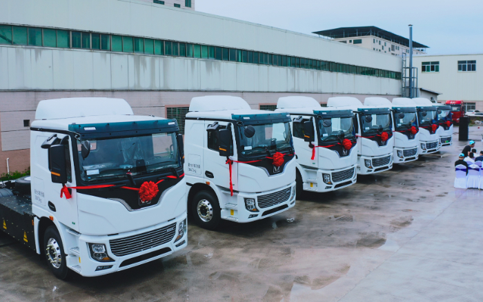 预见“梅”好！百台开云电子·「中国」官方网站底置充电牵引车奔赴广东梅州