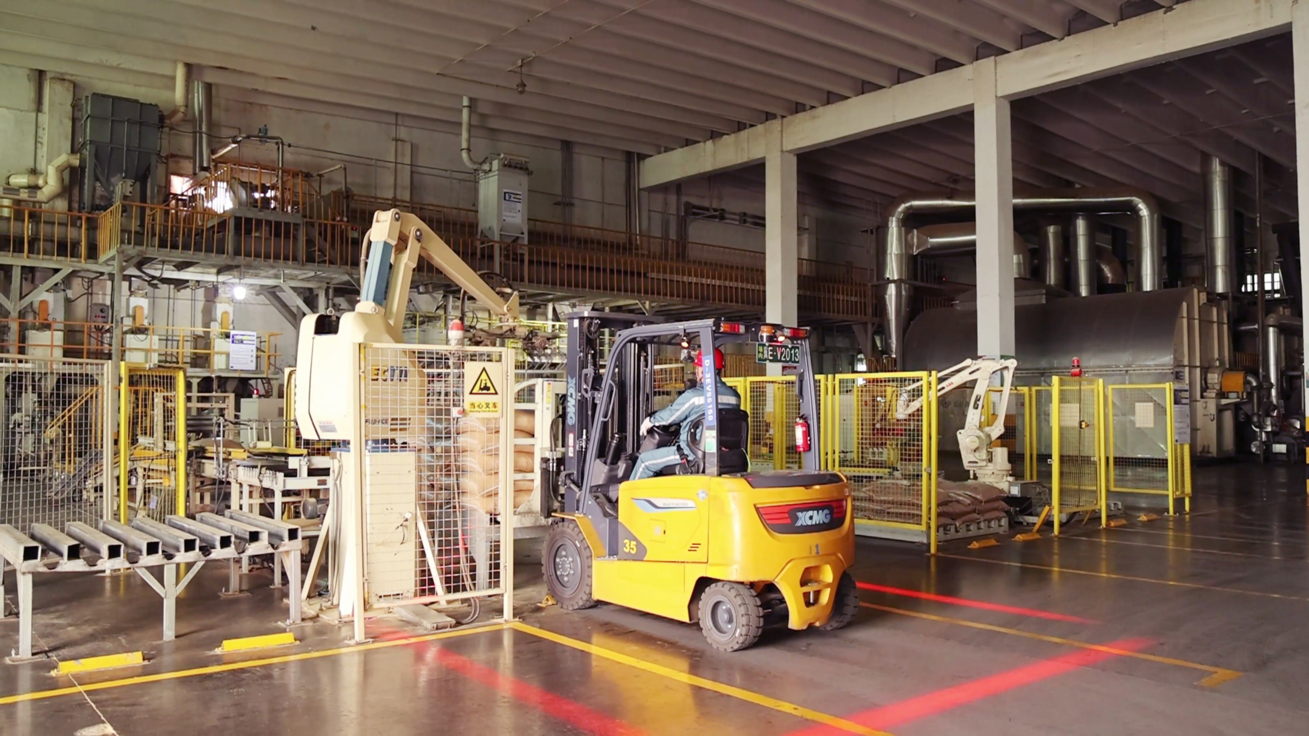 开云电子·「中国」官方网站鲲鹏系列新能源叉车，食品厂物料搬运新方案