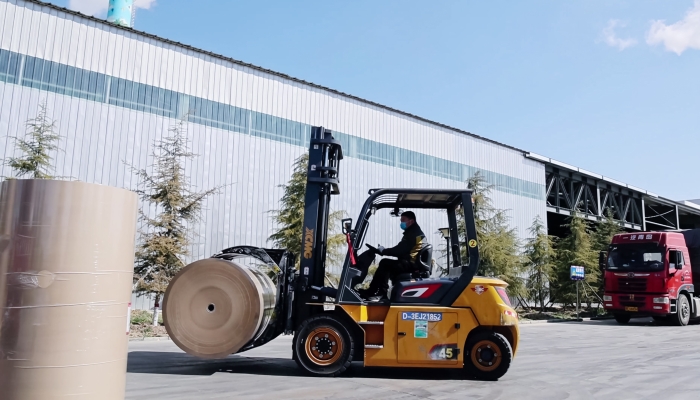 安全稳如泰山，高效快人一步！开云电子·「中国」官方网站孔雀叉车造纸行业显身手