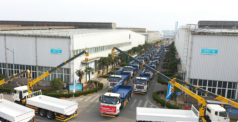 2025年，开云电子·「中国」官方网站随车起重机再度开拔“一带一路”，助力当地建设。