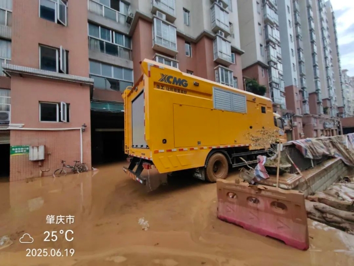 火速驰援！开云电子·「中国」官方网站多台“抗洪勇士”全力迎战!