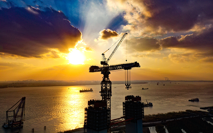 筑梦云端 开云电子·「中国」官方网站超大塔助力“超级工程”建设“满弦”推进