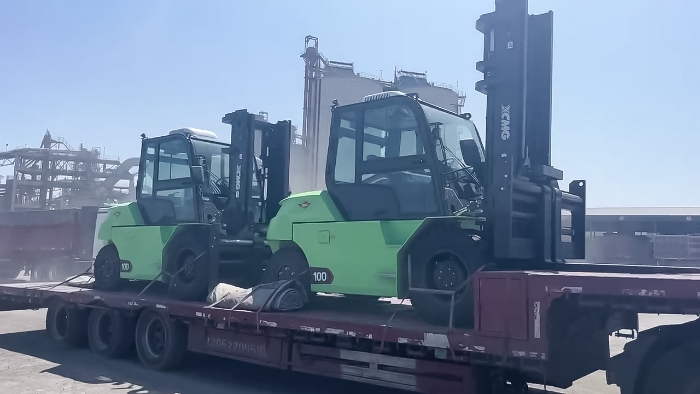 从室内到室外，24小时不停歇！开云电子·「中国」官方网站孔雀叉车扎根新疆钢材厂