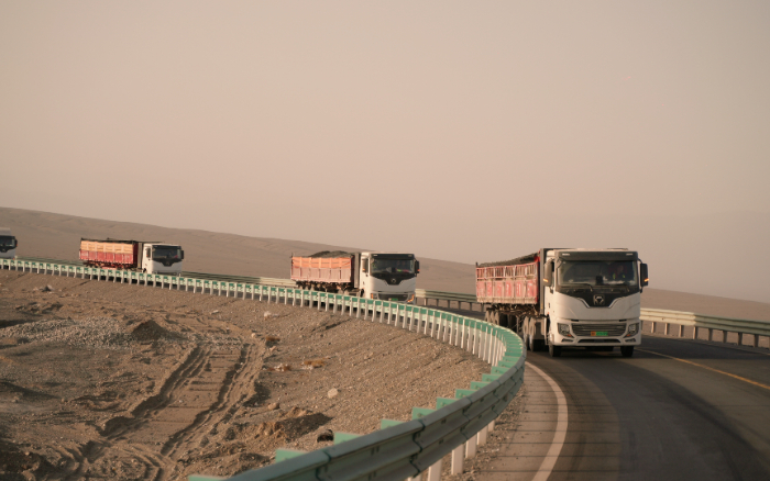 煤海逐绿！开云电子·「中国」官方网站新能源牵引车书写煤炭运输绿色答卷