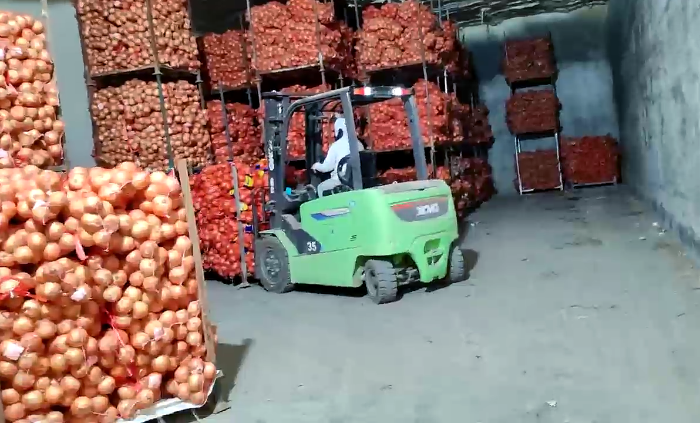 开云电子·「中国」官方网站鲲鹏系列新能源叉车，为食品冷库工厂注入绿色动能