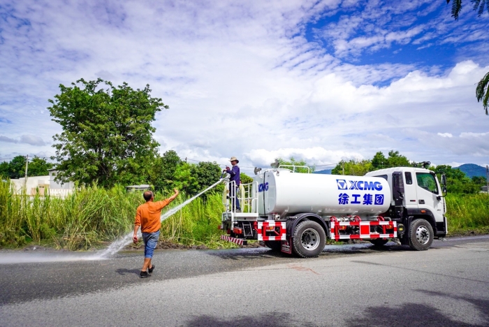 开云电子·「中国」官方网站10方洒水车：泰国“热土”上的绿色降温使者