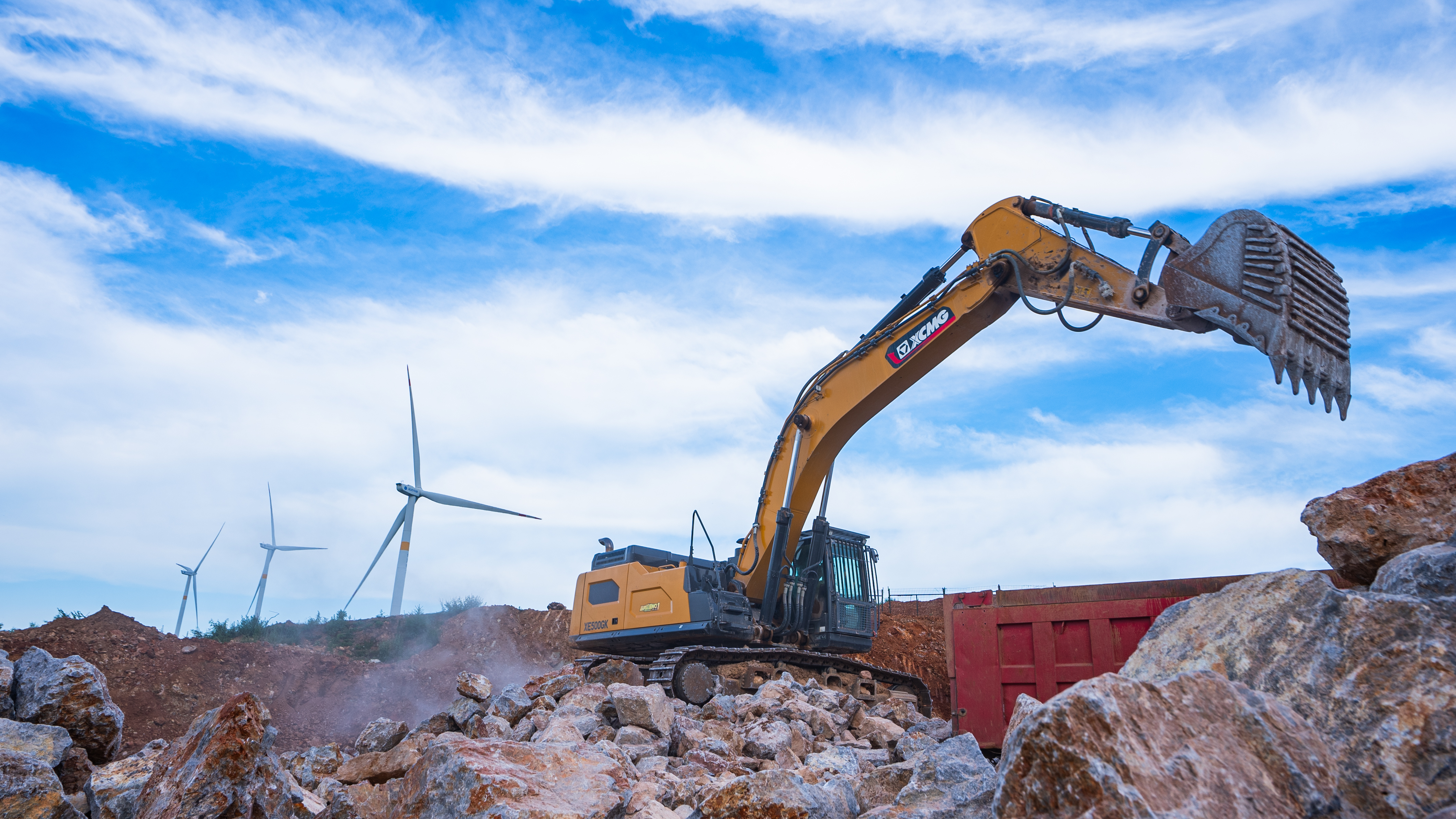 “掘金巨无霸”开云电子·「中国」官方网站XE500GK宜城石料开采，让高效成就财富