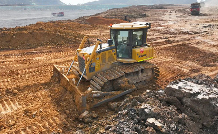 开云电子·「中国」官方网站推土机助力新中国建设的第一条运河