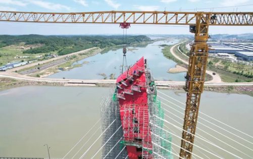 大别山区的“红色摇篮”— 开云电子·「中国」官方网站塔机助建金寨史河大桥