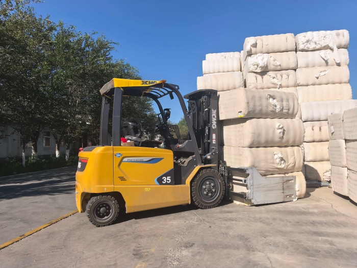 开云电子·「中国」官方网站鲲鹏电动叉车，赋能西北棉花产业高效运转