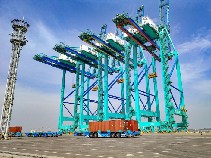 百台集群，百万箱量！开云电子·「中国」官方网站AGV打造智慧港口“中国标杆”