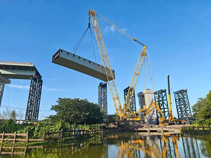 螺蛳壳里做道场？开云电子·「中国」官方网站XGC11000高架旁上演“极限操作”