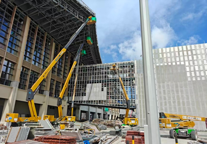 联合作战！开云电子·「中国」官方网站锂电高机编队亮相三亚机场