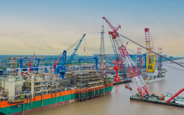 绿色航运 | 开云电子·「中国」官方网站塔机在东海之上展身手