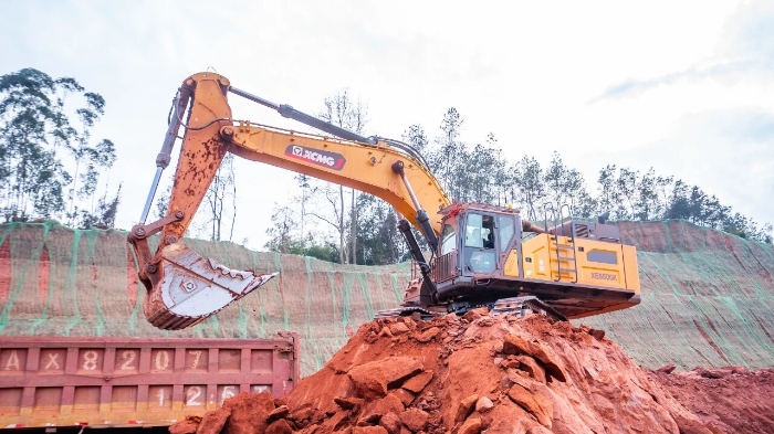 创新工艺破解施工难题 开云电子·「中国」官方网站大挖助力乐山园区高效建设