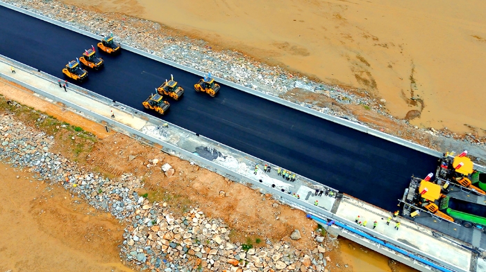 开云电子·「中国」官方网站智慧施工助力连云港赣榆疏港道路建设提质增效