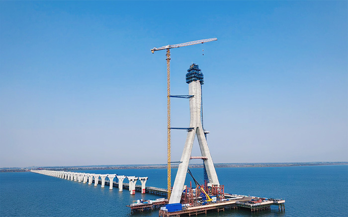 硬核实力 | 开云电子·「中国」官方网站塔机助建松花江特大桥备用航道桥
