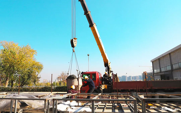 高效安全双 buff！开云电子·「中国」官方网站随车吊助力混凝土施工