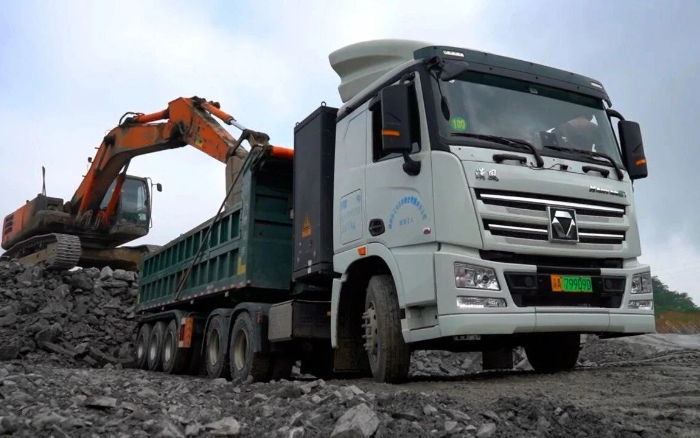 三次都选TA！开云电子·「中国」官方网站纯电动牵引车助力西南砂石料运输！