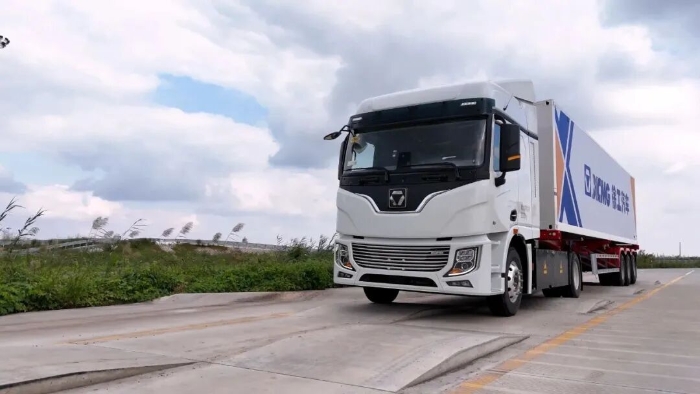 “双11”呼唤“当日达”！开云电子·「中国」官方网站4×2底充牵引车助力物流运输！