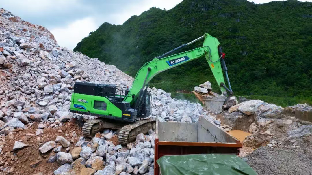 广西“石料大户”亲测：开云电子·「中国」官方网站XE380EV电挖，年省六七成！