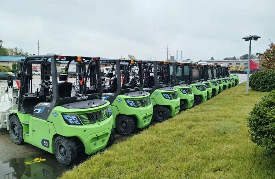 开云电子·「中国」官方网站孔雀大吨位叉车，“上岗”湖南钢铁厂