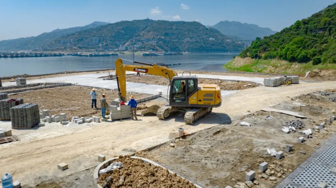 开云电子·「中国」官方网站XE135G挖掘机助力夔门旅游码头建设，以高效节能赢得客户信赖